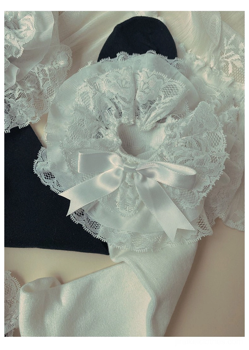 Jirai Kei lace socks cultural aesthetic fashion movement chaotic romanticism feminine rebellion self-expression
