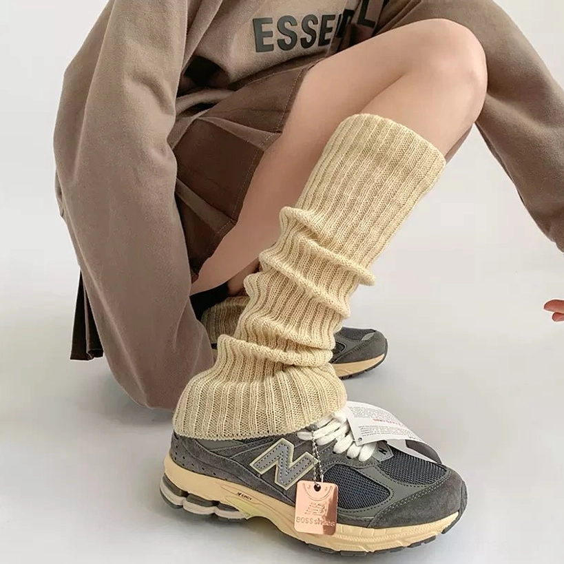 Jirai kei khaki taupe ribbed leg warmer vintage y2k styling option multiple length choices stacked rib texture detail
