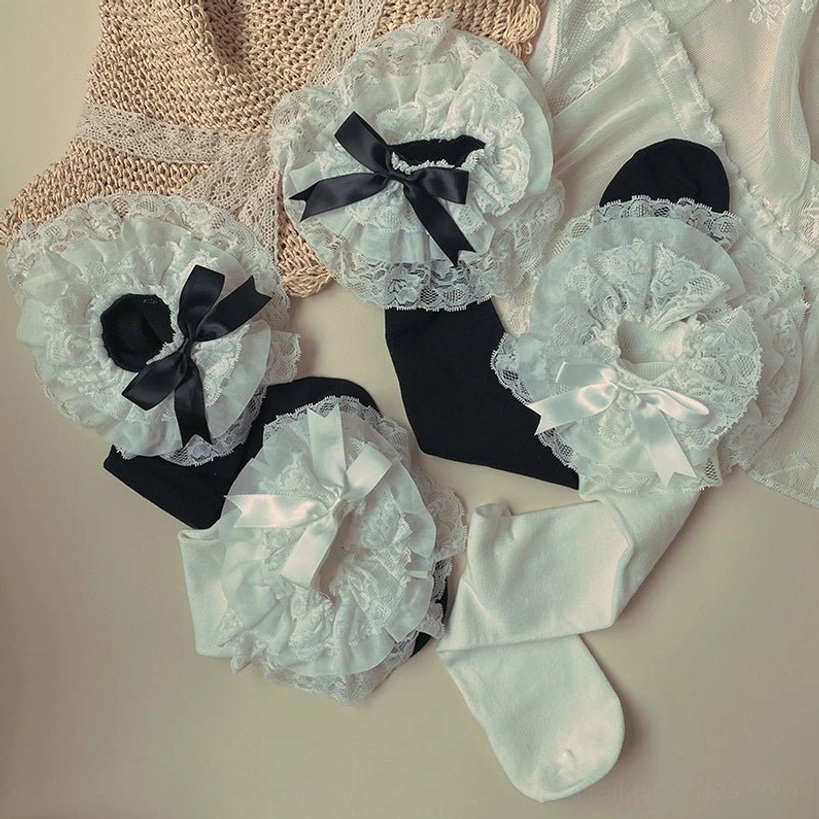 Jirai Kei long knee-length lace socks styling extended coverage romantic aesthetic casual outfit coordination