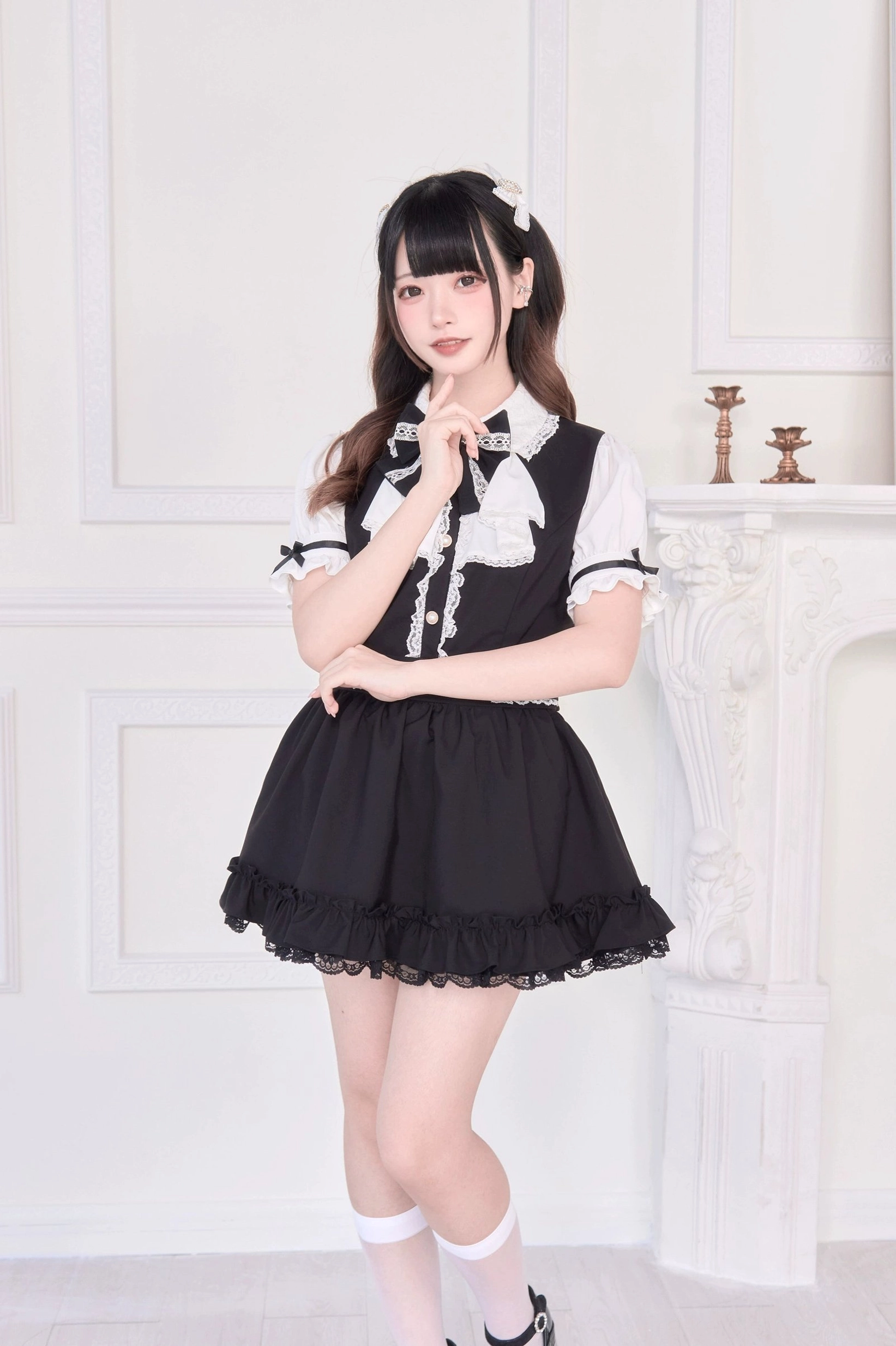 Jirai Kei dress side zipper closure adjustable back waist tie convenient design feature