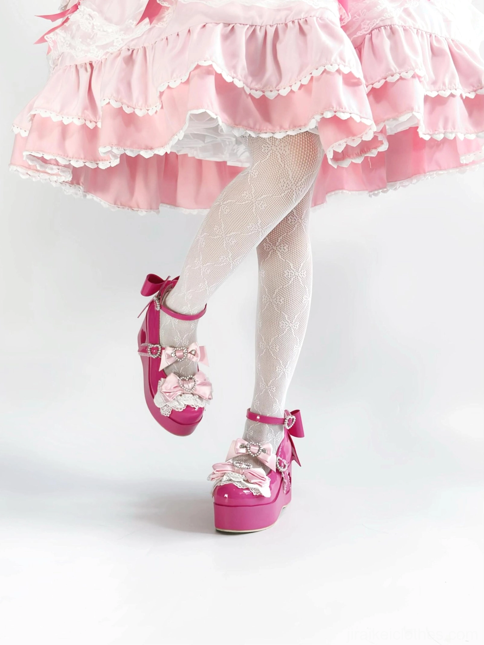 Jirai Kei Mary Jane platform shoe side profile highlighting graduated heel height from 1.6 inch front to 3.0 inch back wedge design