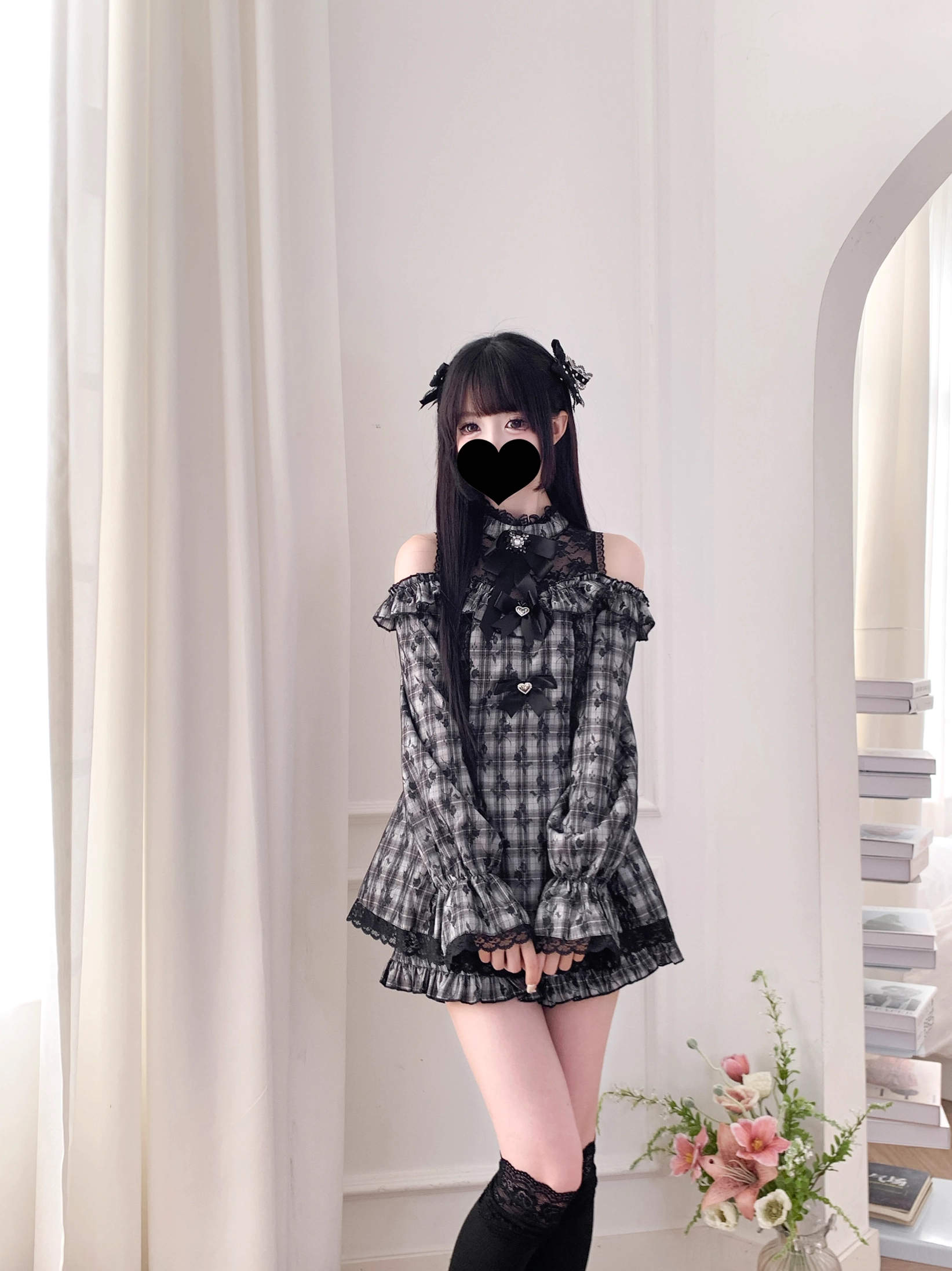 Detachable bow brooch accessory for Jirai Kei off-shoulder dress intimate detail photography