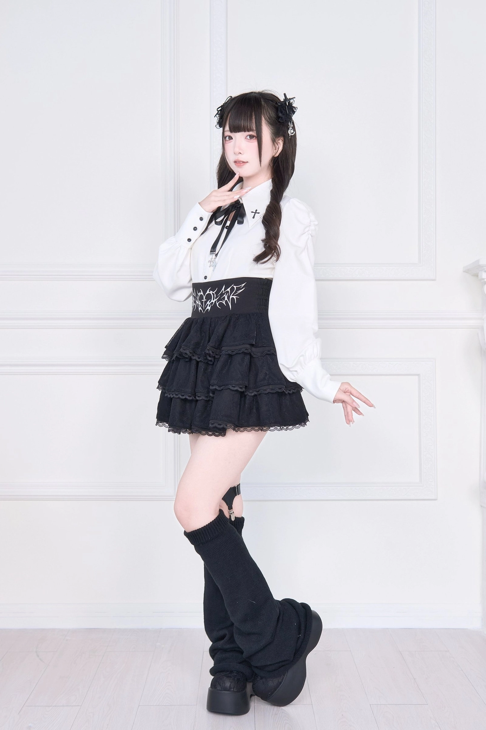 Jirai Kei blouse ruffle skirt side view single leg garter black platform loafers ruffled tiered skirt