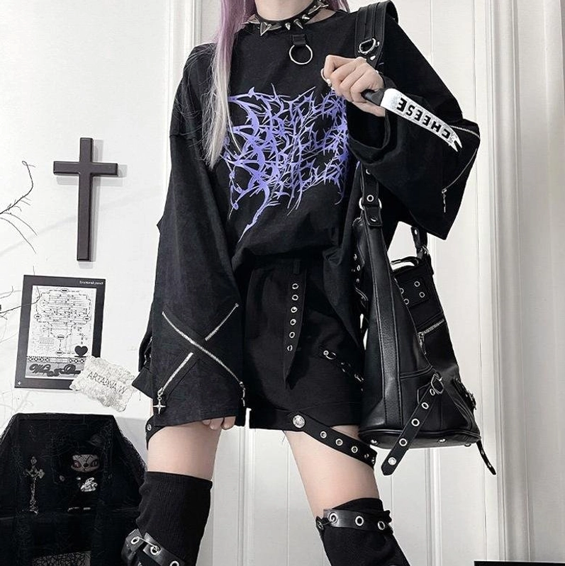 Size and fit reference image showing jirai kei oversized long-sleeve gothic tee worn by model, demonstrating relaxed silhouette, drop shoulder, and sleeve length proportions
