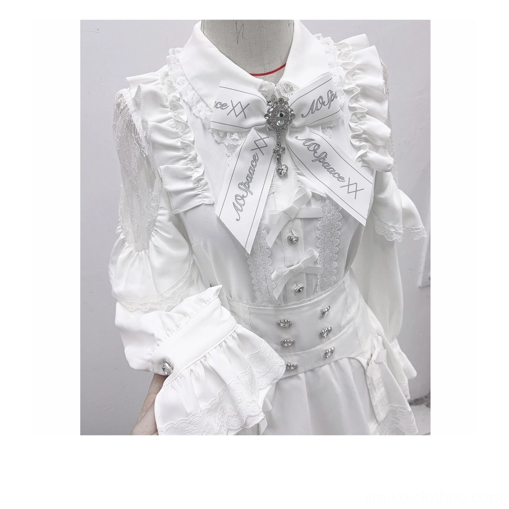 Jirai Kei pink and white bow tie hair accessory showcase with cute aesthetic and gothic coordination potential
