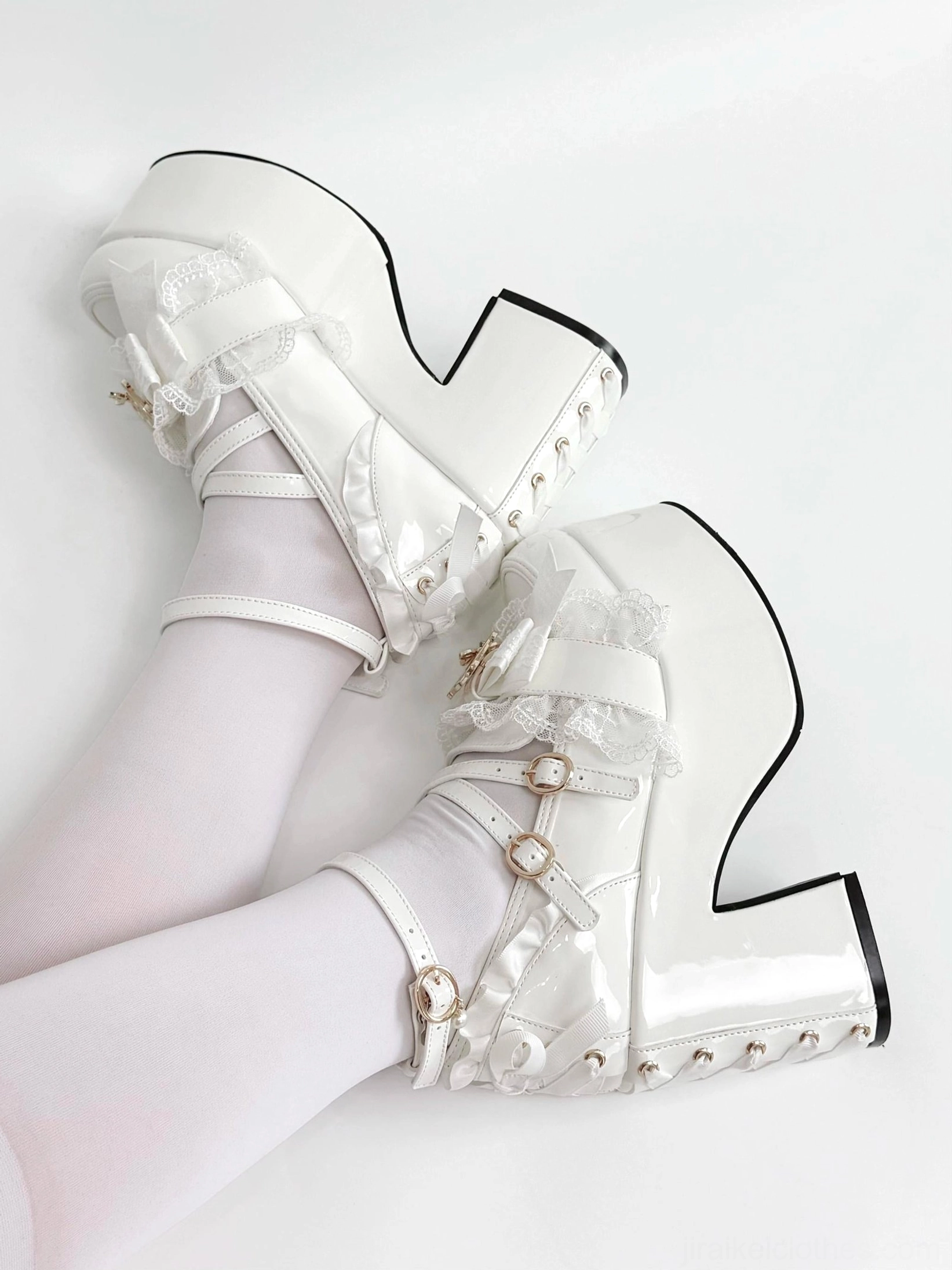 Jirai Kei platform heel material composition breakdown showing PU patent leather upper block platform construction hardware components and manufacturing quality standards