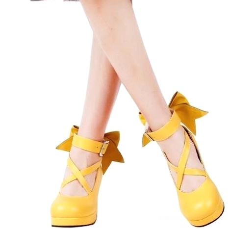 Jirai Kei platform heels top-down view of bow decoration and cross ankle strap design patent leather finish