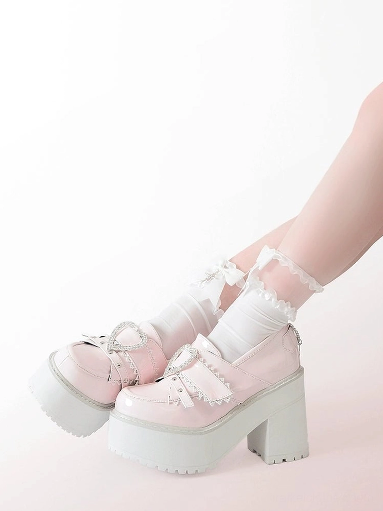 Jirai Kei Ryousangata platform loafers material and construction detail showing PU upper, EVA sole, hook-and-loop fastener quality, and craftsmanship