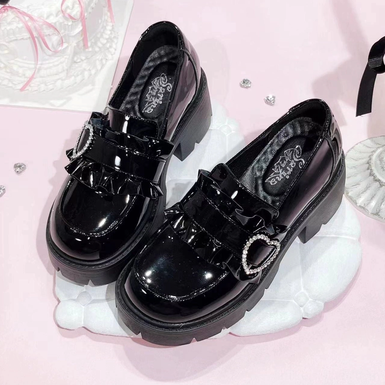 Platform loafers Jirai Kei subculture cultural significance Japanese fashion movement landmine aesthetic expression