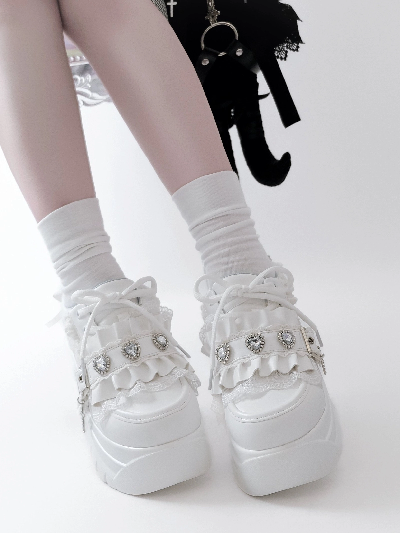 Jirai kei platform shoes heel construction thick platform sole polyurethane foam chunky design detail
