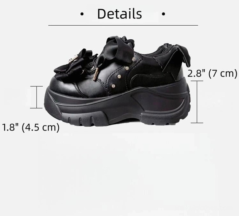 Jirai Kei platform shoes removable insole demonstration, comfort foam insole, detachable bow clips, black platform shoe construction detail