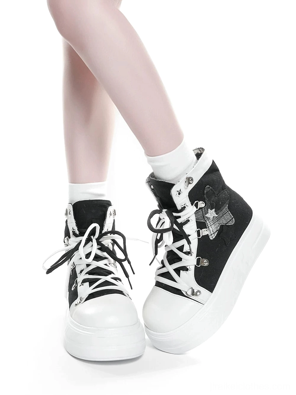 Jirai Kei platform sneaker showcase displaying multiple design elements including foldable collar, dual contrasting laces, and branded embroidered details
