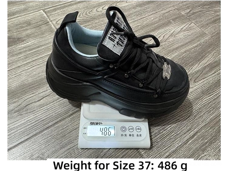 Black jirai kei platform sneaker size 37 on digital weight scale showing 486g weight light blue inner lining and chunky outsole structure