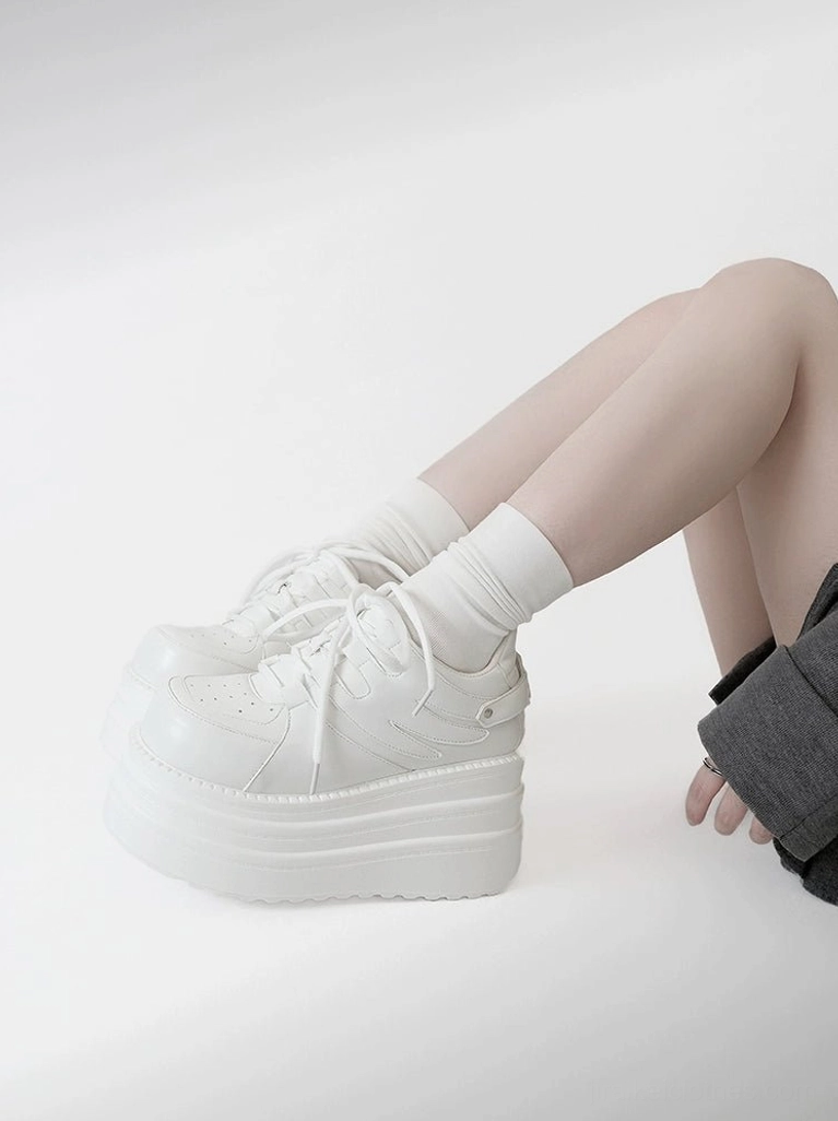Jirai Kei platform round-toe sneakers black colorway lifestyle wear styling outfit coordination aesthetic