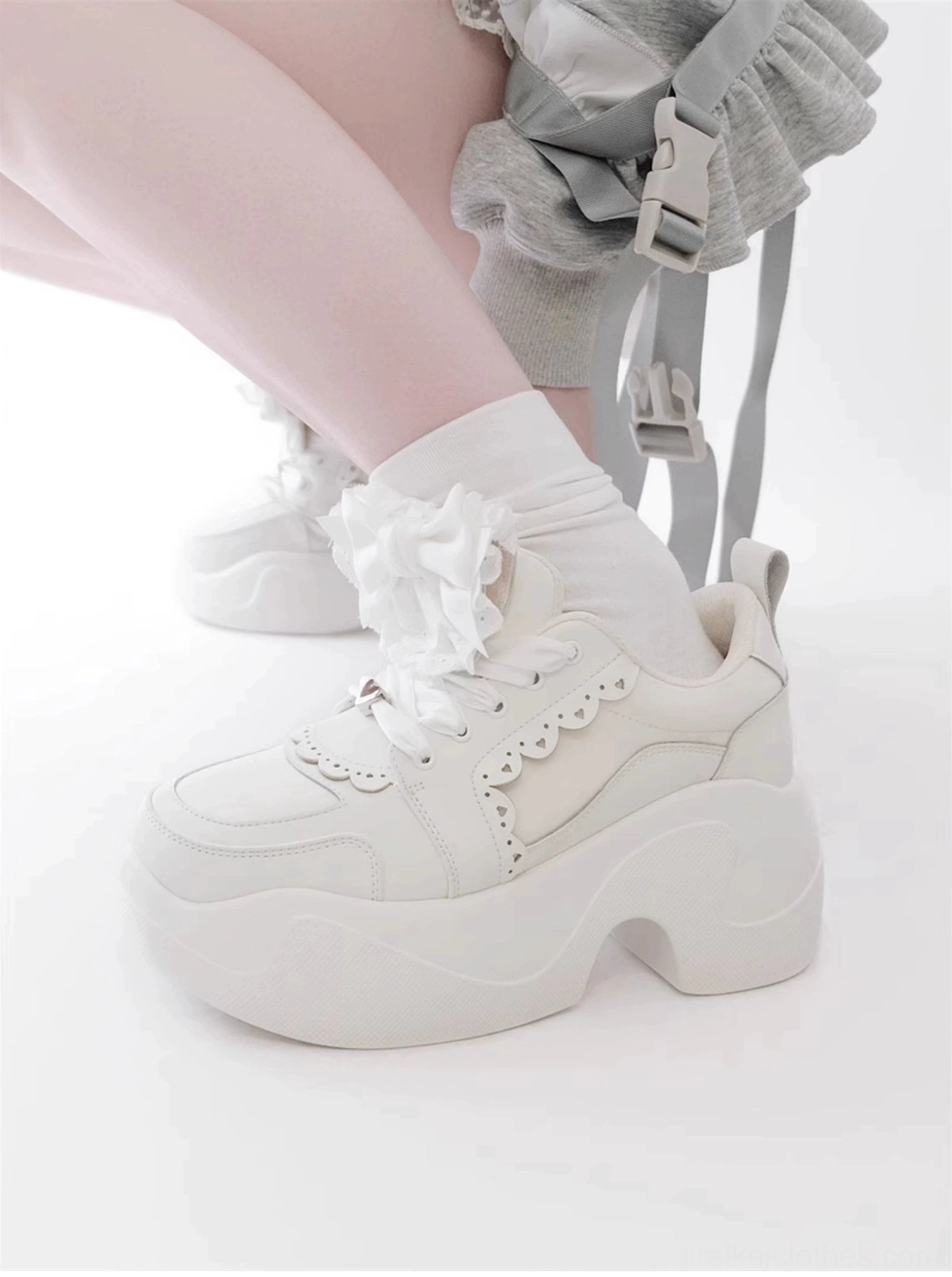 Jirai Kei platform sneakers two-layer cowhide polyurethane sole mesh lining material composition durability quality construction