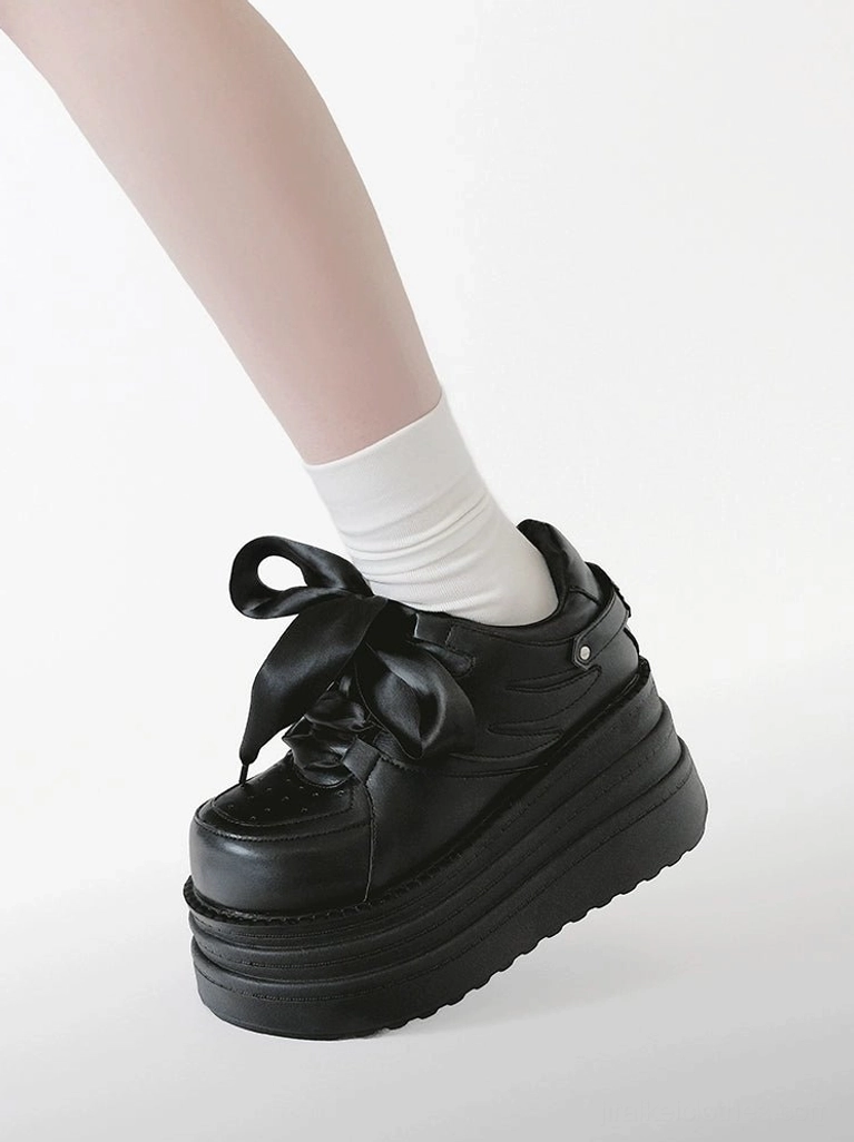 Jirai Kei platform round-toe sneakers front toe box view round silhouette thick platform construction