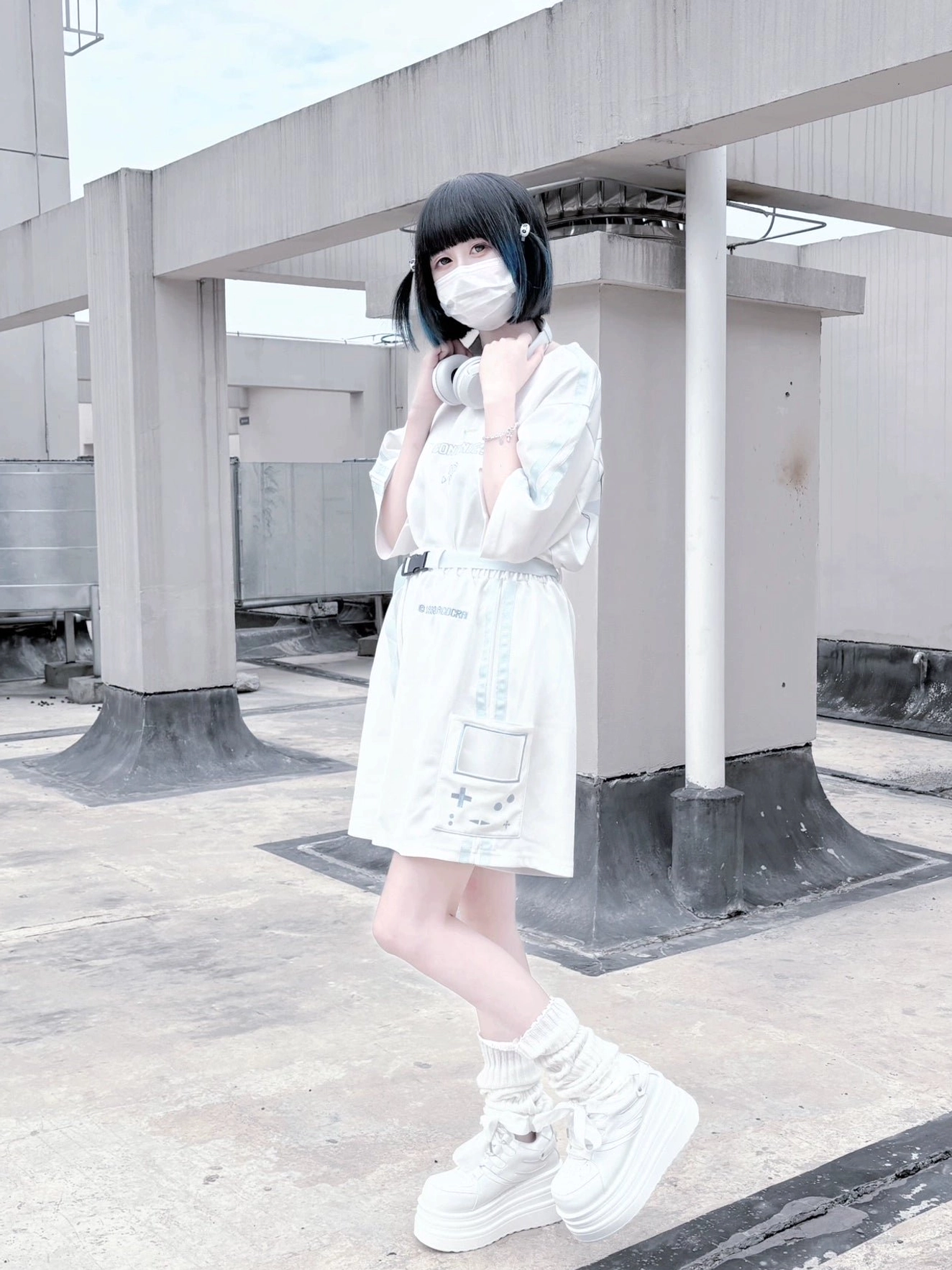 Jirai Kei platform round-toe sneakers three-quarter angle view showing platform height heel profile