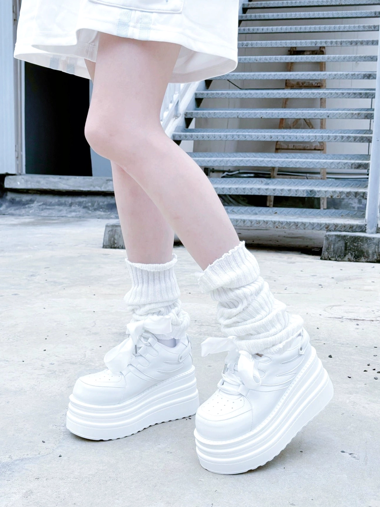 Jirai Kei platform round-toe sneakers wearing angle foot comfort test thick platform stability test
