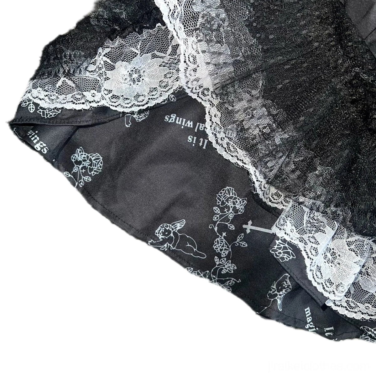 Layered lace puff skirt hybrid aesthetic combining sailor collar skull print cami Jirai Kei mixed fashion styling