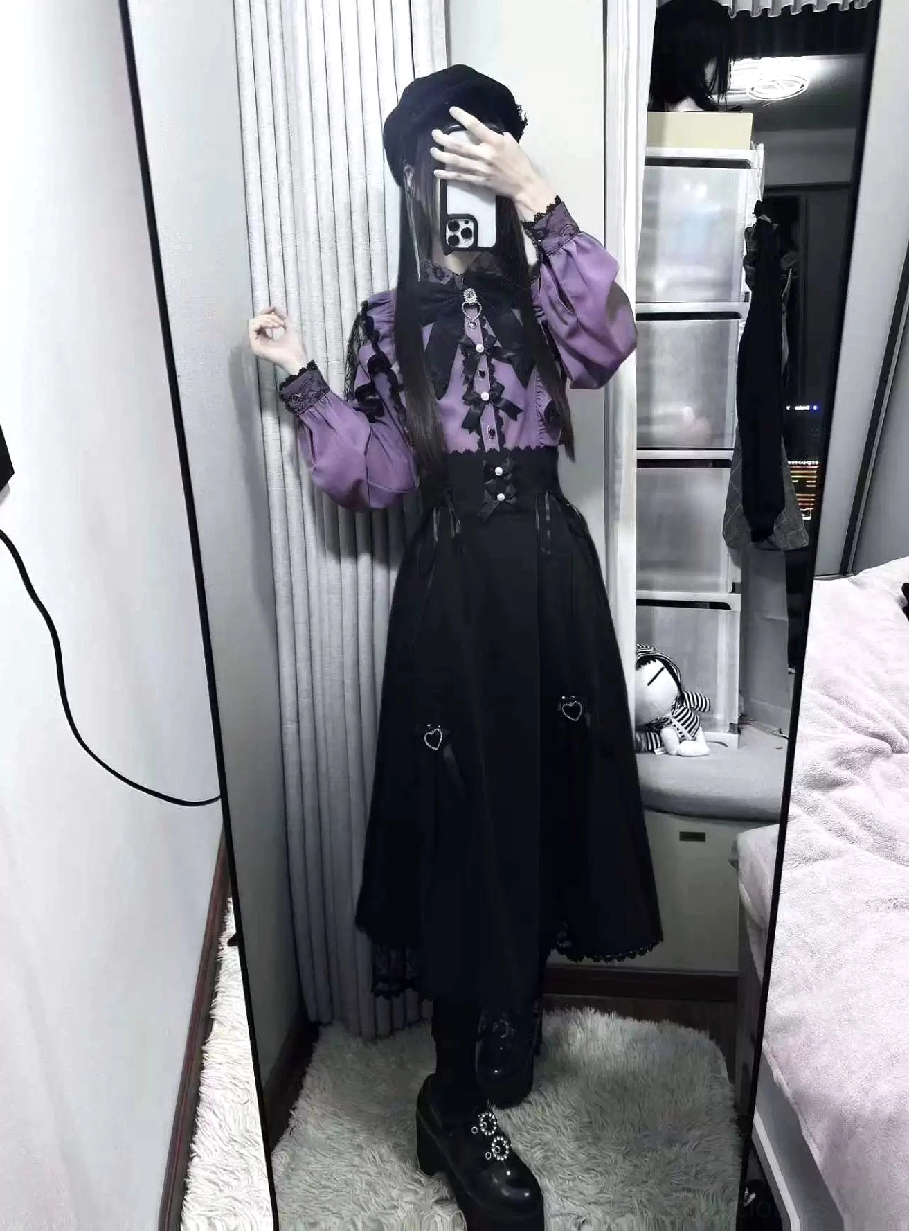 Side view Jirai Kei outfit with purple blouse matching beret full-length ruffled skirt and platform boots silhouette