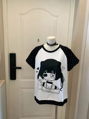 Jirai Kei kawaii anime girl raglan t-shirt with heart motifs and black polka-dot sleeves front view on dress form