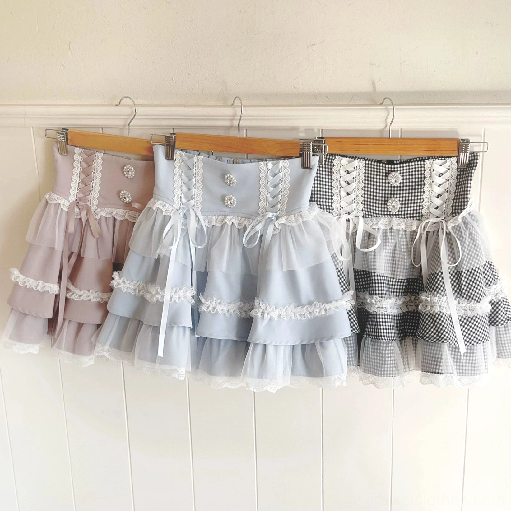 Full outfit styling with Jirai Kei tiered ruffle skirt showcasing romantic aesthetic with vintage accessories and platform footwear