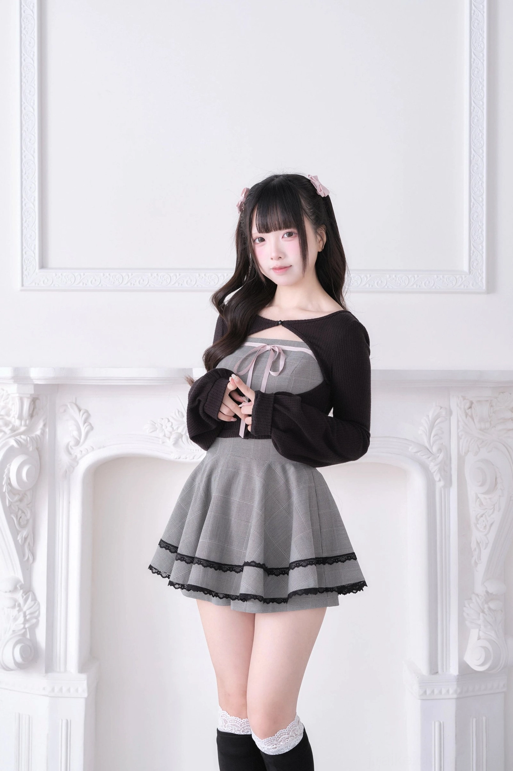 Jirai Kei sweet lolita Ryousangata outfit - brown knit bolero and grey plaid dress with black ruffle details