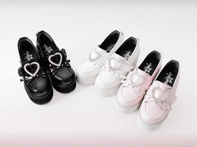 Jirai Kei fashion aesthetic context showing Ryousangata platform loafers as essential footwear component in complete street style ensemble and cultural movement
