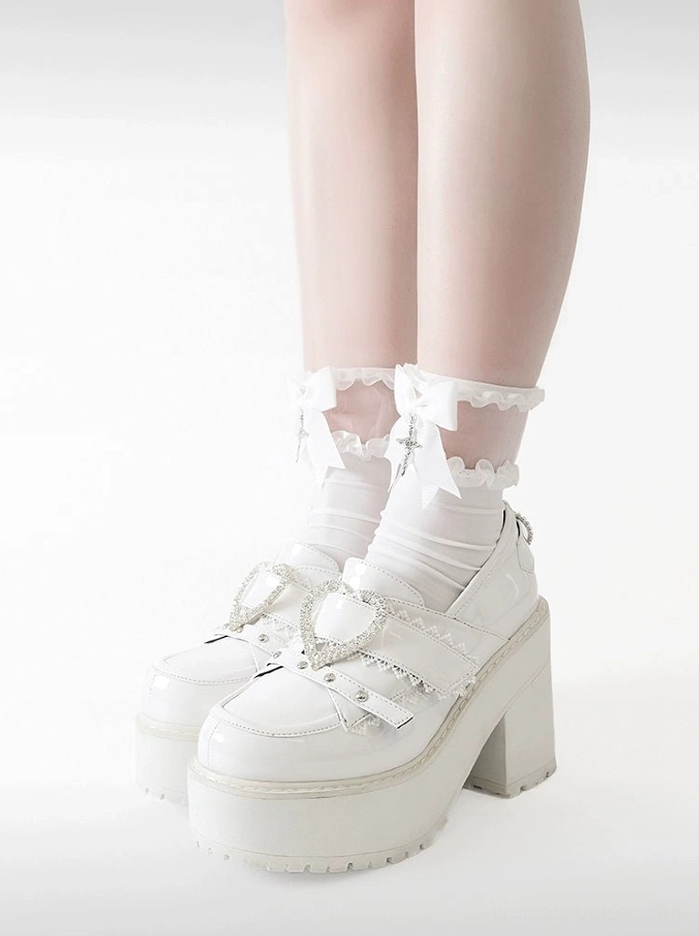 Front platform height detail of Jirai Kei Ryousangata loafers showing 4 cm front platform rise and proportional thick sole construction for dramatic leg-lengthening effect