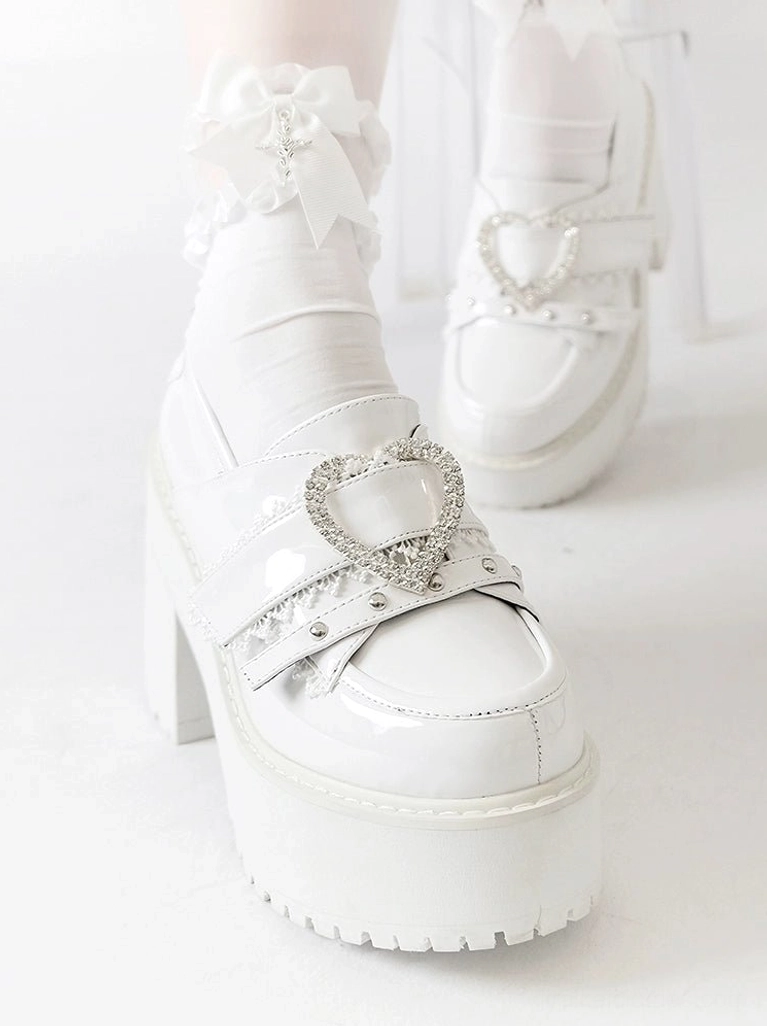Jirai Kei outfit coordination guide featuring Ryousangata heart platform loafers paired with mini skirt, frilled socks, and other maid-style aesthetic elements