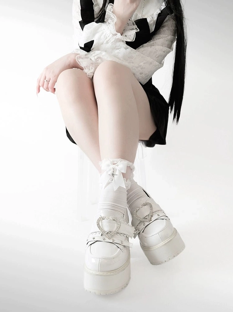 Wide adjustable buckle straps on Jirai Kei Ryousangata platform loafers with hook-and-loop fasteners, demonstrating secure fit mechanism and easy on-off functionality