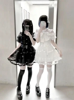 Jirai Kei ryousangata tiered skirt mirror selfie front view black white color lace layers corset waist two models