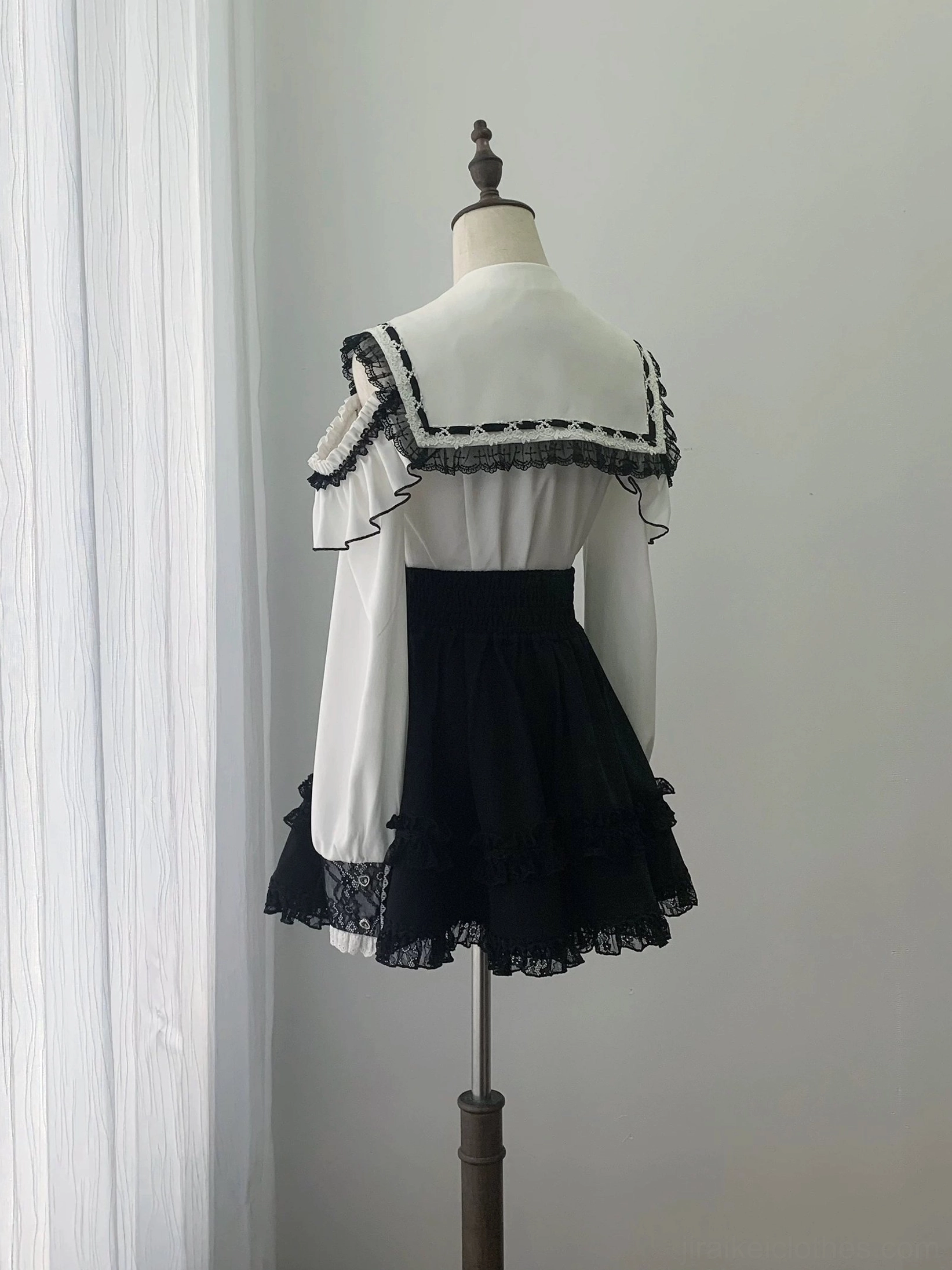 Back view of Jirai Kei sailor collar blouse and ruffle skirt showing cold-shoulder cutout, lace collar and decorative skirt hem
