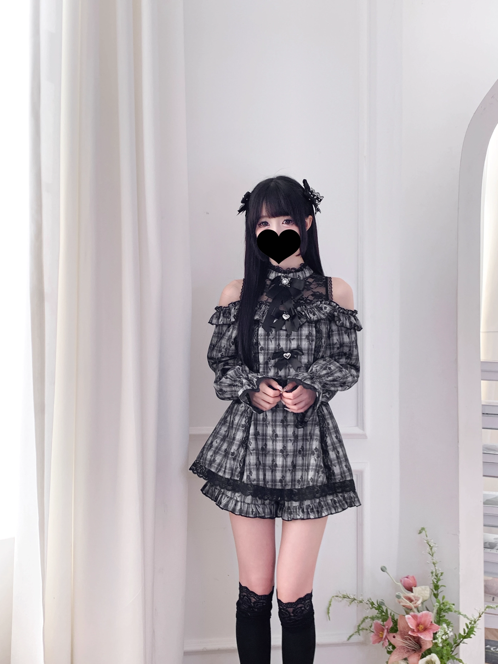 Jirai Kei shorts ruffled hemline elastic waistband construction detail showing design elements