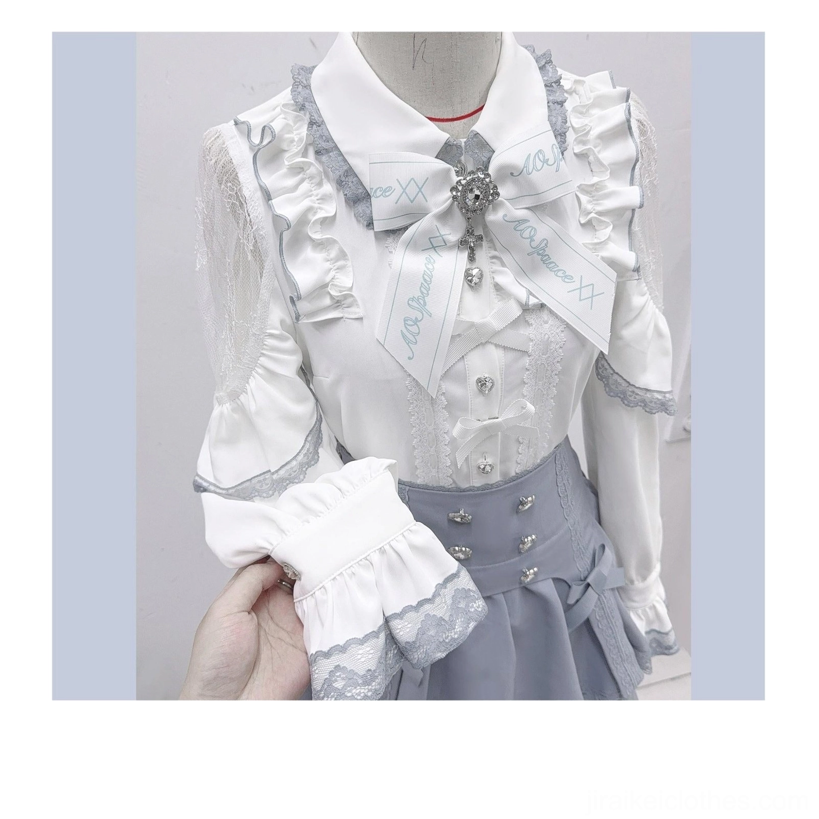 Jirai Kei adjustable lace-up back skirt closure showcasing customizable fit and layered lace construction