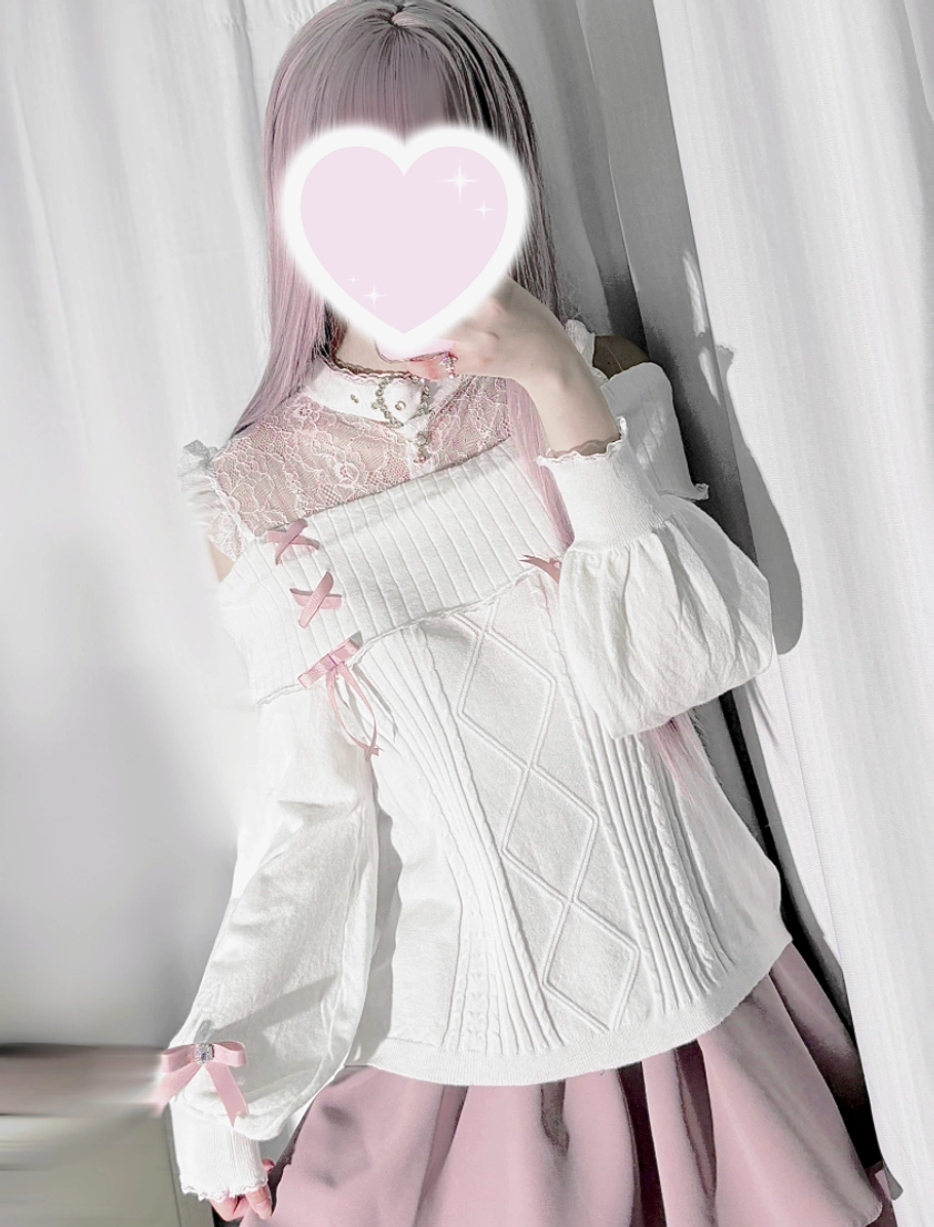 Red Jirai Kei off-shoulder lace sweater color detail and heart-shaped hardware embellishment showcasing luxury finishing