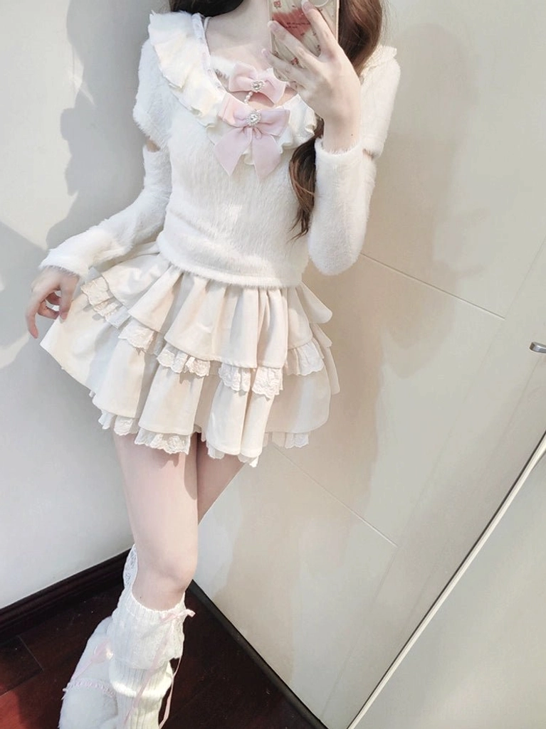 Jirai Kei sweater and skirt ensemble size comparison chart visualization showing S M L measurements in centimeters and inches for accurate fitting