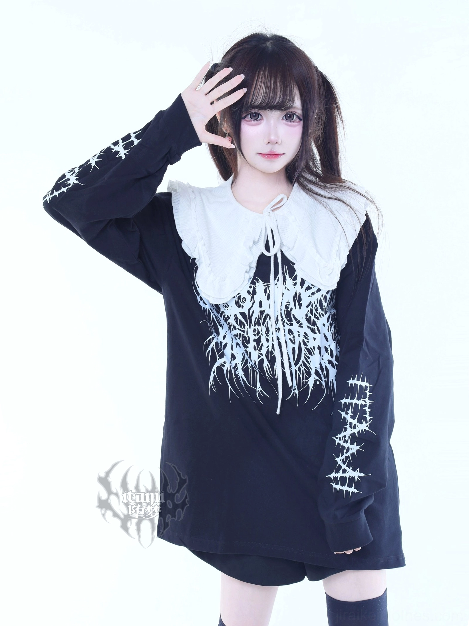 Jirai Kei long-sleeve tee white doll collar white brutal typography stitched sleeves black base front full body