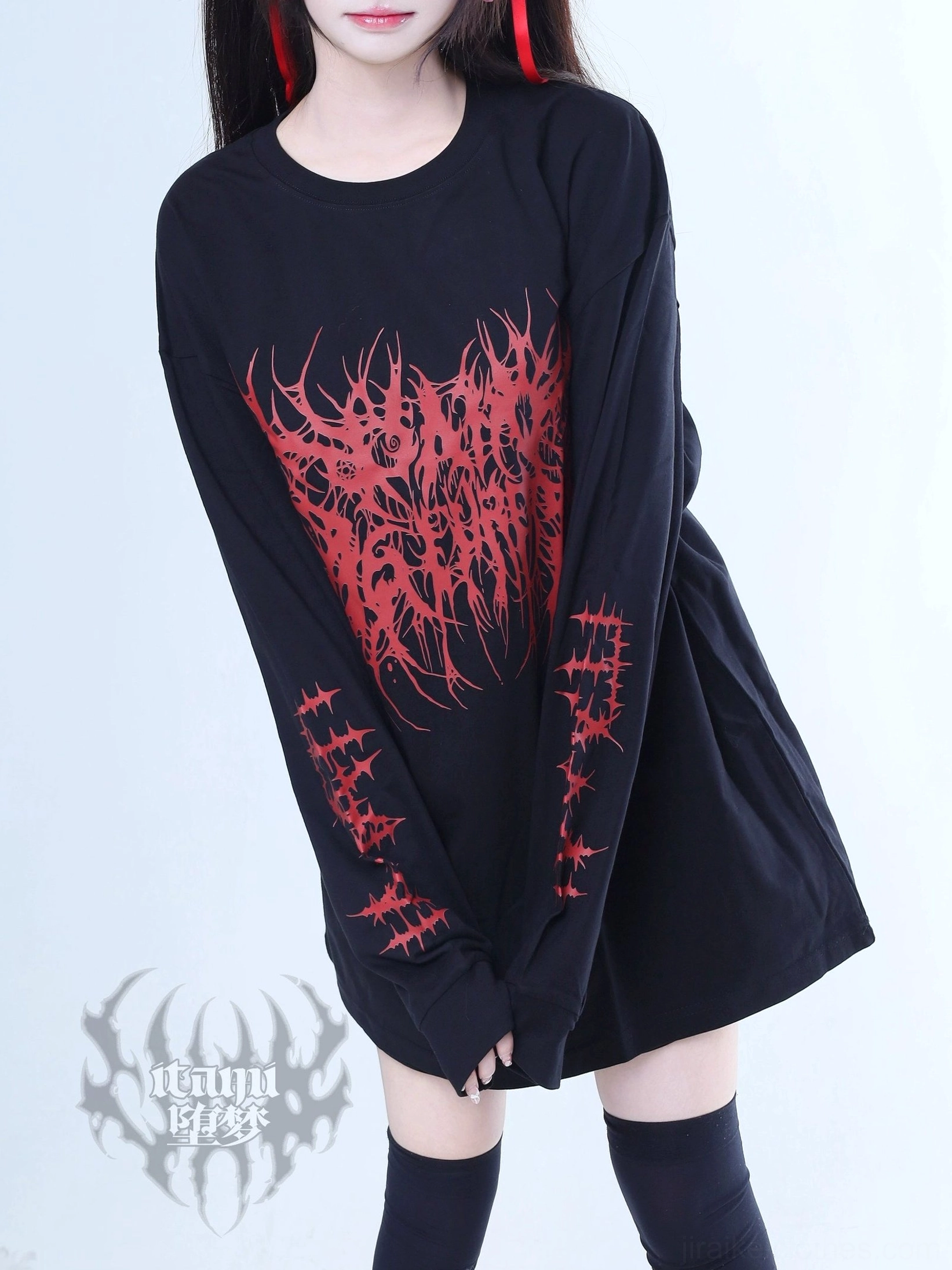 Jirai Kei long-sleeve tee black red typography prints cuffs partial body shot dark aesthetic subculture styling
