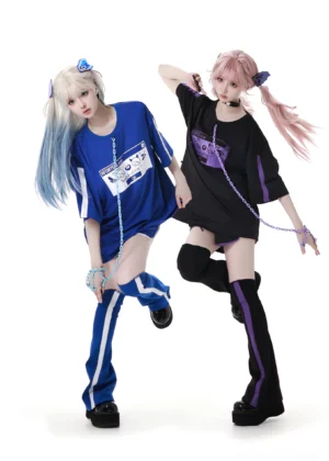 jirai-kei-loose-fit-tshirt-dynamic-double-model-action-shot-detachable-chain-matching-striped-leg-warmers