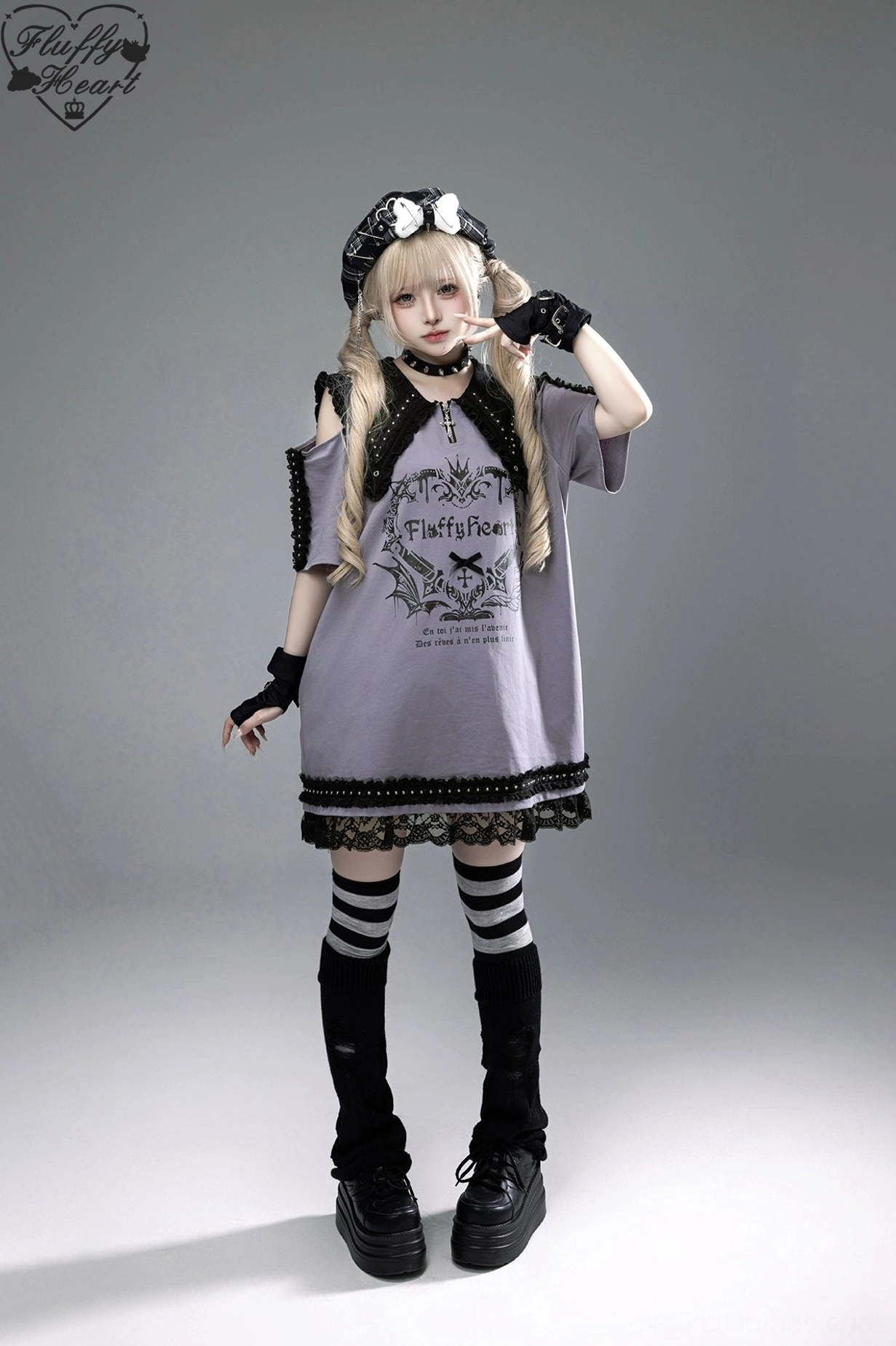 Jirai Kei T-shirt dress worn with sheer tights and gothic lolita pumps showing coordinated footwear styling options