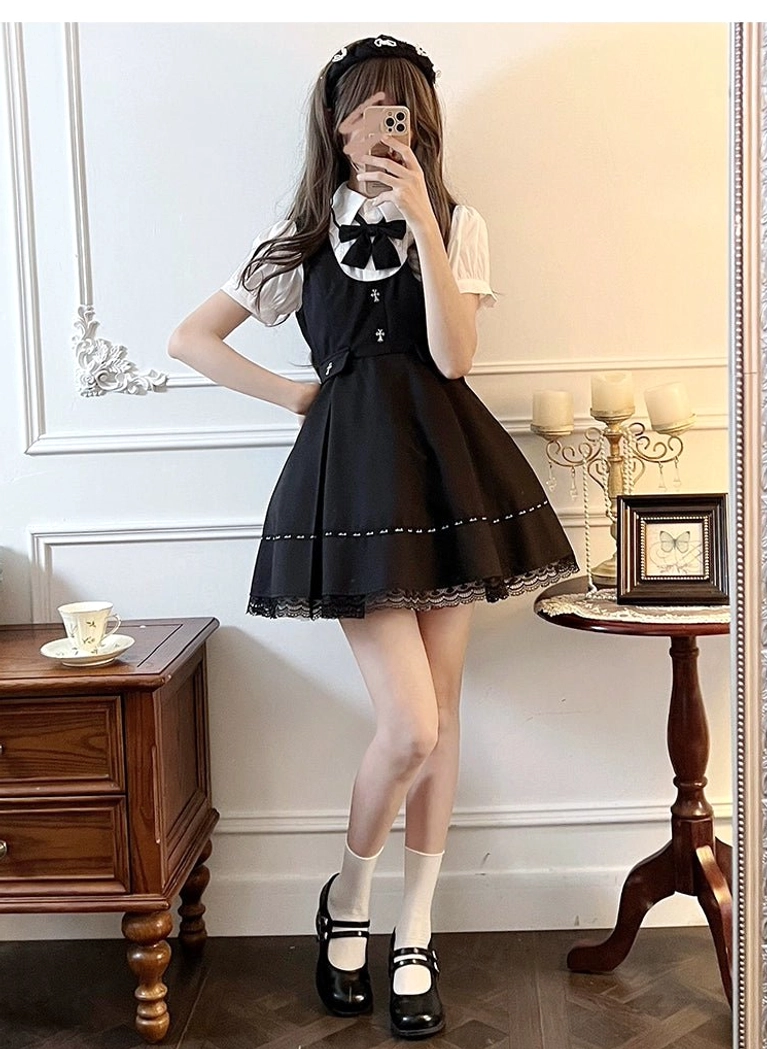 Jirai Kei two-piece ensemble full body view with black lace trim skirt white socks mary jane shoes