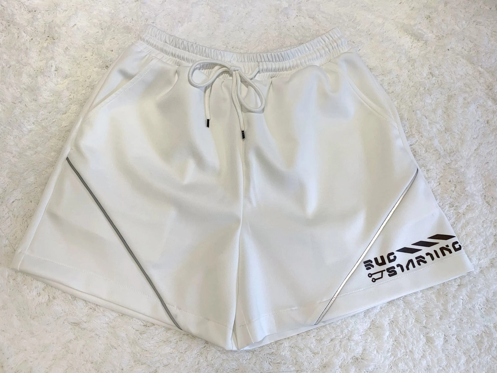 White female Jirai Kei oversized punk shorts high waist elastic comfortable fit side pocket detail aesthetic