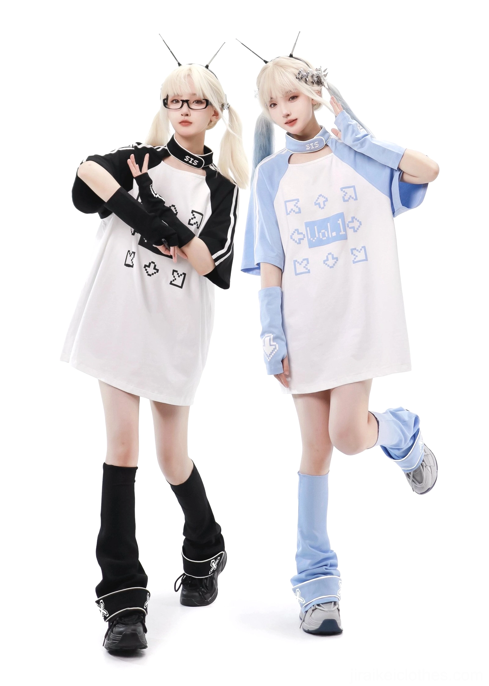 Light blue Tenshi Kaiwai arm cuffs and leg warmers stretchable accessories coordination paired styling