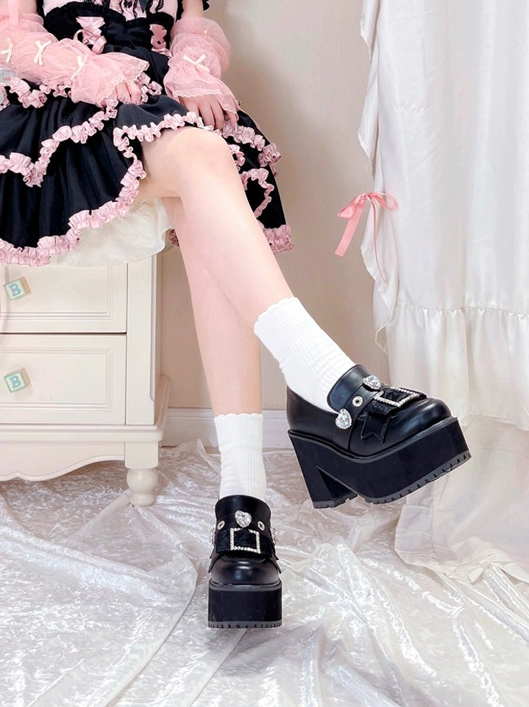Matte black Jirai Kei platform loafers side profile highlighting 10cm heel height and substantial platform sole