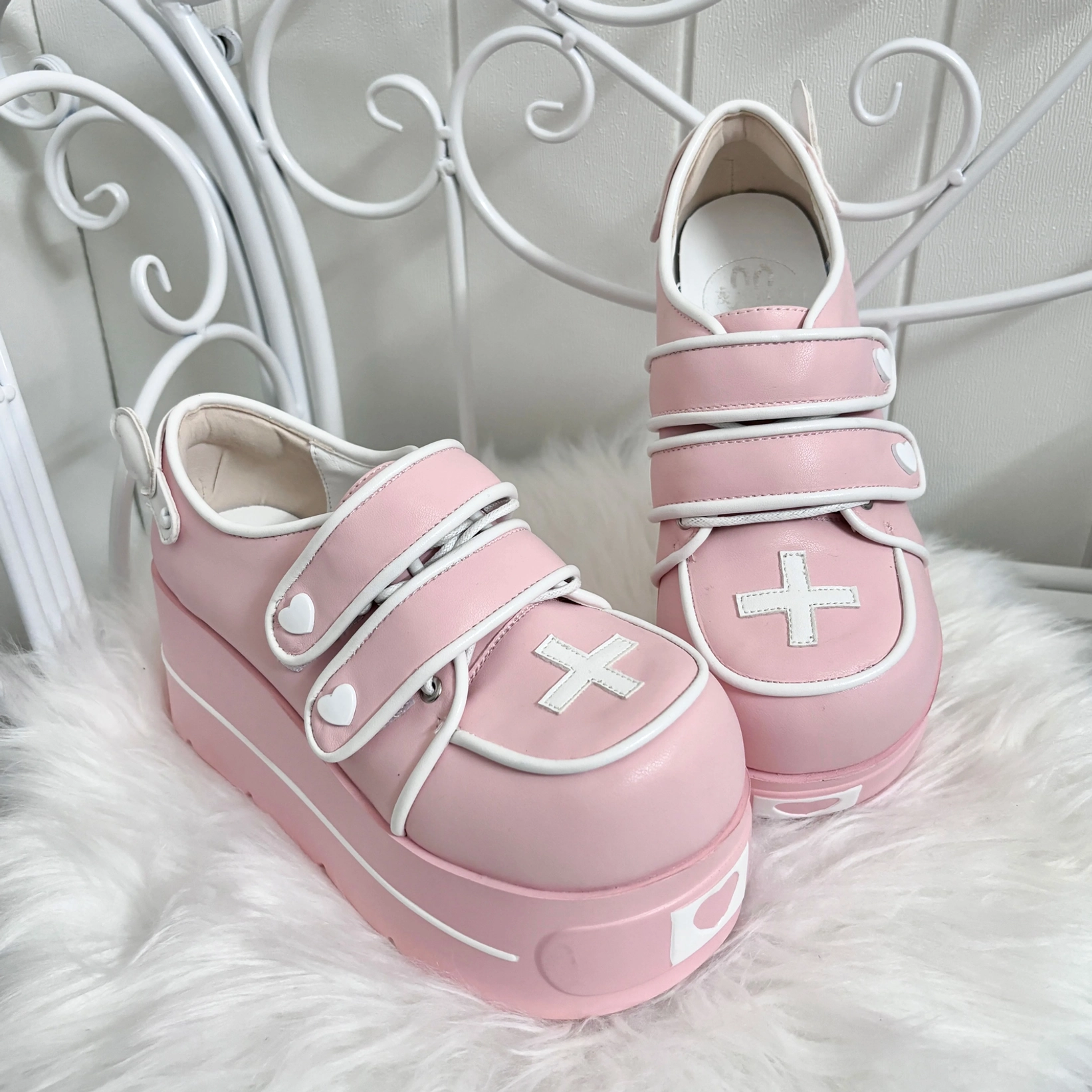 Pink fleece angel heart platform shoes detail view hook and loop fasteners thick sole cozy lining Jirai aesthetic
