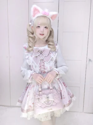 blonde girl wearing cat ear headband in sweet lolita dress holding pink shell-shaped ryousangata jirai kei dome handbag with pearl and crystal decorations front model shot