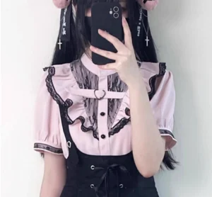 Pink short-sleeved jirai kei ryousangata blouse with heart-shaped buttons black lace trim and stand-up collar
