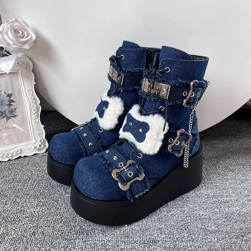 Platform Martin boots photoshoot styling example demonstrating visual impact for social media fashion content creation