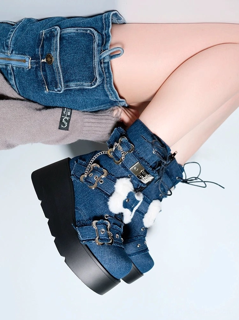 Platform Martin boots side zipper mechanism demonstration showing smooth closure operation and adjustable fit feature
